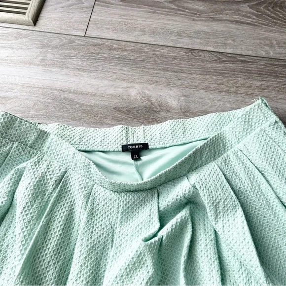 Torrid Green Teal Flared Eyelet Cotton Pleated Circle
Mini Skirt - Picture 9 of 12